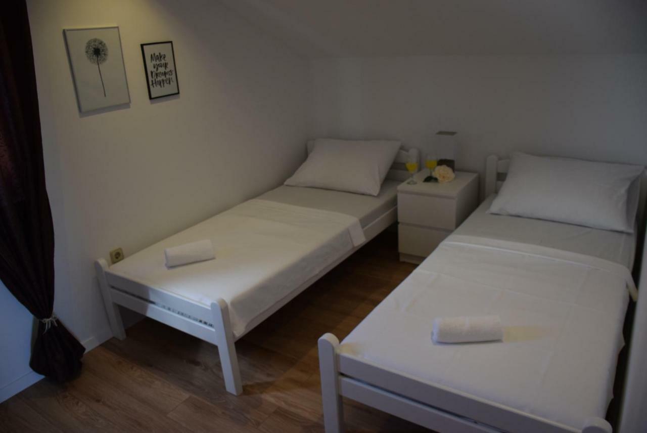 Apartments Zelic Водице Екстериор снимка